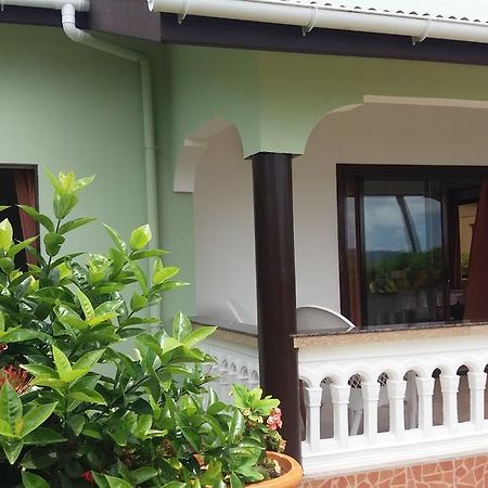 Maison Belle Baie Baie Sainte Anne Екстериор снимка